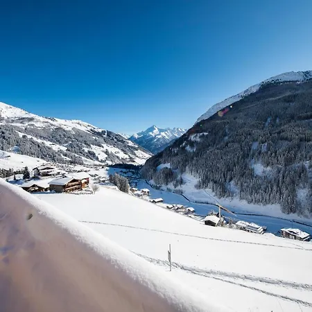 Chalet Chalet's Alpenjuwel Tux