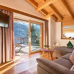 Chalet Chalet's Alpenjuwel Tux
