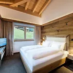 Chalet Chalet's Alpenjuwel Tux